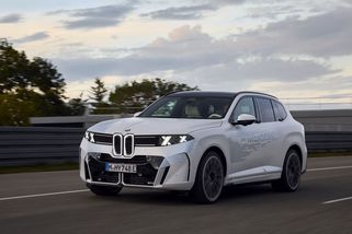 Vodíkové BMW iX5 se ukázalo bez maskování. Tankovat má pět minut - Novinky